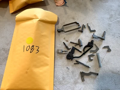 Piezas pequeñas S&W serie 5900 piezas pequeñas doble acción 1083 Foto 1 de 4