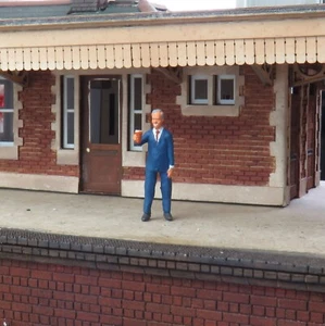 OSBF162 OO Gauge Nigel Farage (painted figure) - Picture 1 of 3