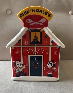Tarro de galletas Chip 'N Dale's Cookie Cabin Christmas Holiday Lodge de los parques de Disney nuevo en caja - Imagen 1 de 6