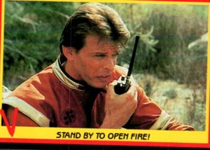 Tarjeta coleccionable Fleer V 1984 serie de televisión mini #54 ¡Espera para abrir fuego! - Imagen 1 de 2