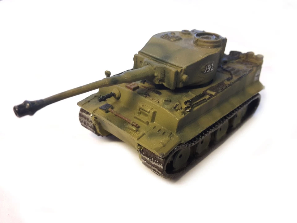 Char Militaire En Résine Peint À La Main Avec Canon Mobile En Échelle - Photo 1/1