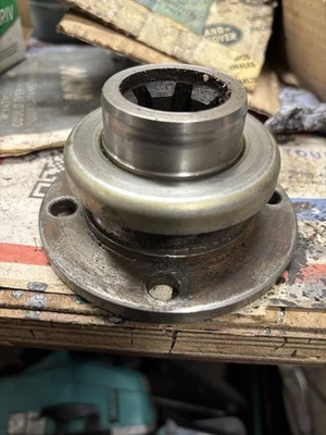 Range Rover/LT95 Front Driveshaft  Flange. 571953. FRC2256 - Image 1 of 2