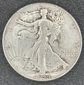 1944 P Walking Liberty Half Dollar (sehr schön) ~ Brillant USA Münze B3116 - Bild 1 von 2