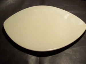 Set 2 Pfaltzgraff CAPPUCCINO Oval Leaf Buffet Salad Or Dinner Plates - Picture 1 of 4