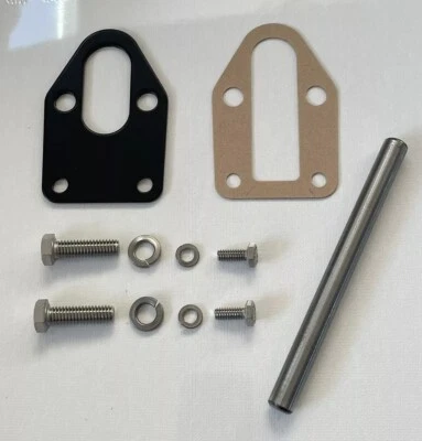 SBC Black Fuel Pump Mounting Plate + Rod & Stainless Steel Bolts SBC 283-400 New - Imagen 1 de 4
