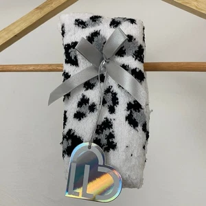 NWT Aeropostale Leopard Fuzzy Socks Crew -  Size 9-11 -  LLD Live Love Dream - Picture 1 of 9