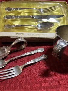 1847 ROGERS BROS*HERITAGE YOUTH/SET-2*BABY CUP, SPOONS, FORK, SPOON RING IN BOX - Picture 1 of 8