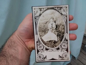 Cartolina foto reale vintage 1900 mai usata donna floreale eph collezione antica RPPC - Foto 1 di 2