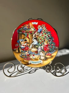 1992 Avon Christmas Annual Collector Plate "Sharing Christmas With Friends" - Picture 1 of 2
