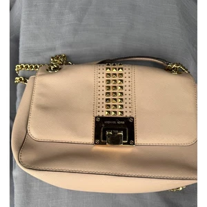 Michael Kors Umhängetasche hellrosa Leder Nieten Kettenriemen siehe Bilder - Bild 1 von 5