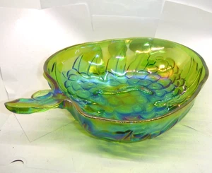 Indiana Glass Iridescent Green Carnival Glass Grape Pattern Serving Bowl โ Vinta - Picture 1 of 1