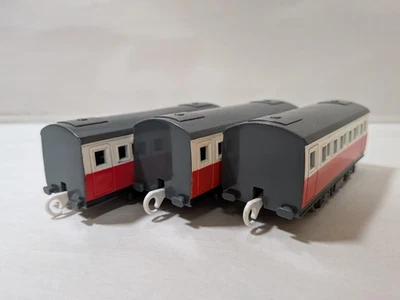 Thomas & Friends TOMY Plarail Trackmaster Red Express Coach Set Tren Foto 1 de 4