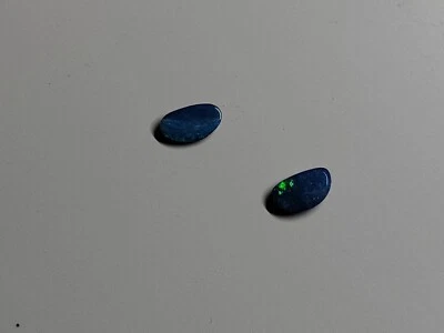 Par de dobles sueltos naturales de ópalo de roca australiano - azul (0,55 quilates y 0,80 quilates Foto 1 de 4