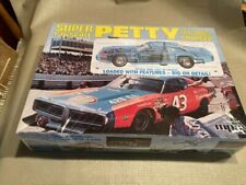 MPC Mpc767 1/16 Richard Petty NASCAR 1973 Dodge Charger Plastic Model Kit