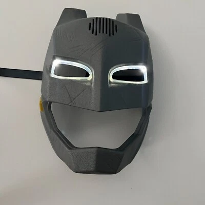 2015 DC Comics Batman Talking Voice Changer Mask with Lights and Sounds - Image 1 of 4