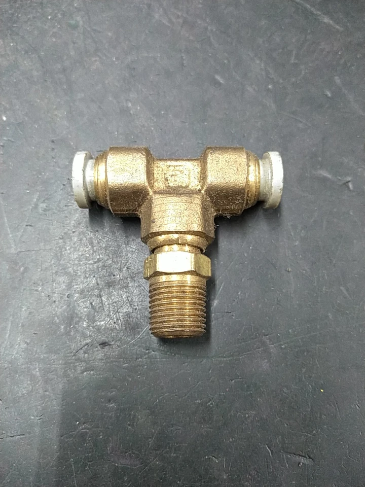 Parker W172PLN-4-2 Brass Branch Tee Push-to-Connect 1/4" OD Tube to Male 1/8 NPT - Image 1 of 1