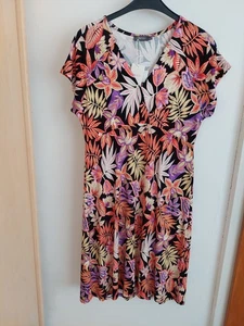 Geisha Kleid in der Farbe Schwarz gemustert in der Größe 42(XL), Neu mit Etikett - Bild 1 von 9