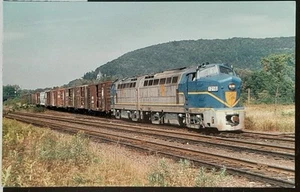 (USA-811)USA 1967 Postkarte zwei Baldwin RF16 "Sharknose" Lokomotiven in Delaware - Bild 1 von 2