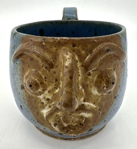 Tazza viso ceramica artistica 1988 ceramica blu firmata KE Aztec Warrior vintage usata in ottime condizioni - Foto 1 di 7