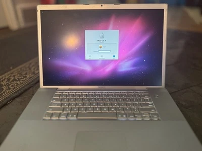 MacBook Pro 17 2007 Intel Core Duo, funciona muy bien, caballo de batalla real con pantalla ancha Foto 1 de 2