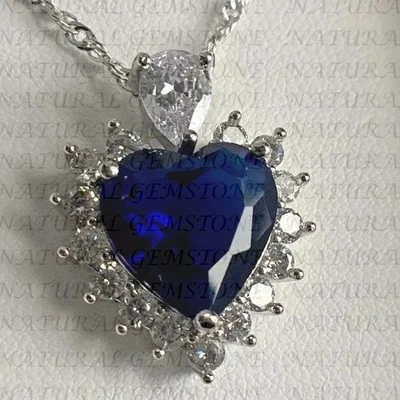 Colgante de diamantes y zafiros naturales en forma de corazón de 6,30 quilates enchapado en oro blanco de 18 quilates Foto 1 de 4