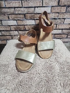 Euro Soft By Sofft LASARA Gold low wedge sandals size 11 5816 - Picture 1 of 12