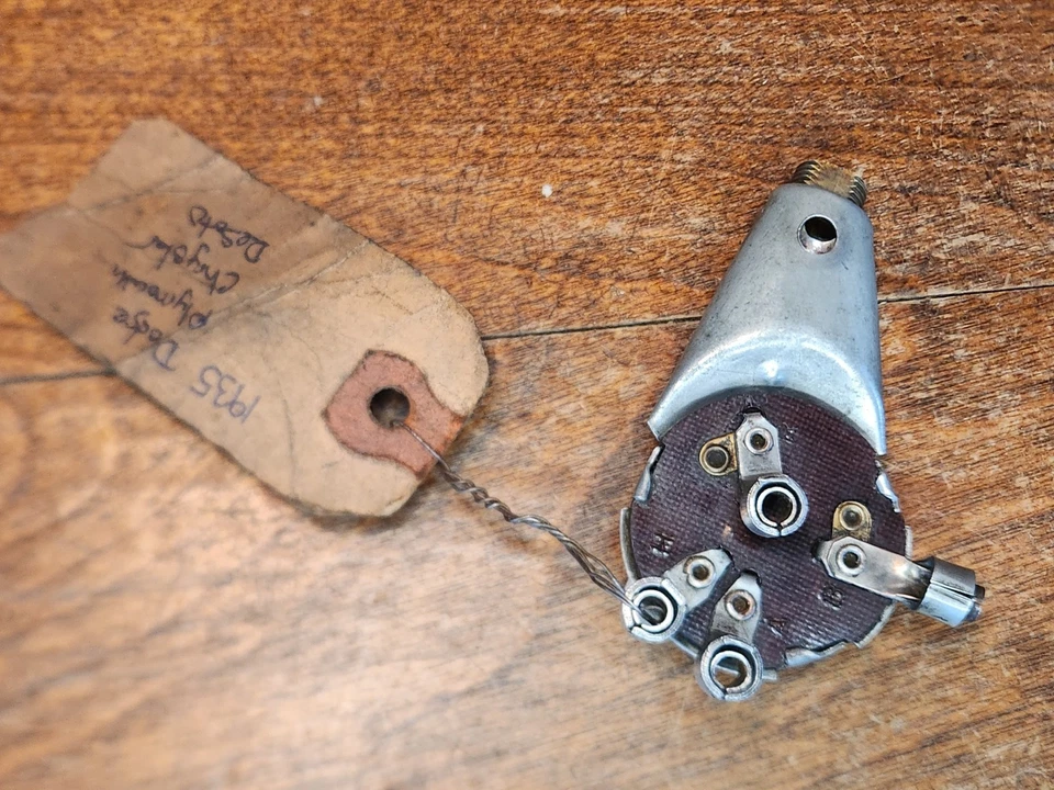 Interruptor de lámpara de luz de cabeza Plymouth DeSoto 1935 Dodge Chrysler Airstream NOS 635451. Foto 1 de 4