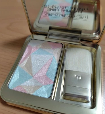 Iluminador de color facial Cle de Peau Beaute Le Reosour Des Eclat 106 Japón lujo Foto 1 de 3