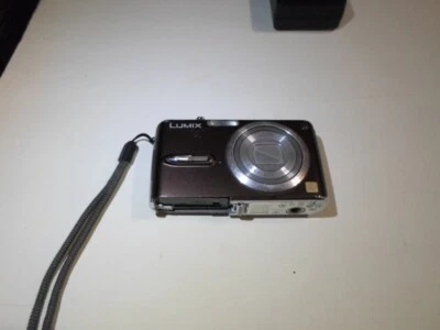 Panasonic Lumix DMC-FX07 Digital Camera Maroon/Dark Red 7.2MP English Version - Image 1 of 4