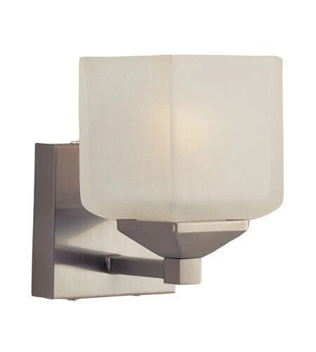 Aplique de pared, vidrio esmerilado, acabado estaño - Trans Globe Lighting 2801-PW Edwards Foto 1 de 1