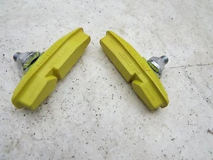 SKYWAY BRAKE SHOES YELLOW BMX PADS CRUISER RACING FREESTYLE NOS VINTAGE - Picture 1 of 4
