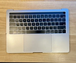OEM Apple Macbook Pro A1989 2018-2019 Touchpad Keyboard Bateria SREBRNA - Zdjęcie 1 z 2
