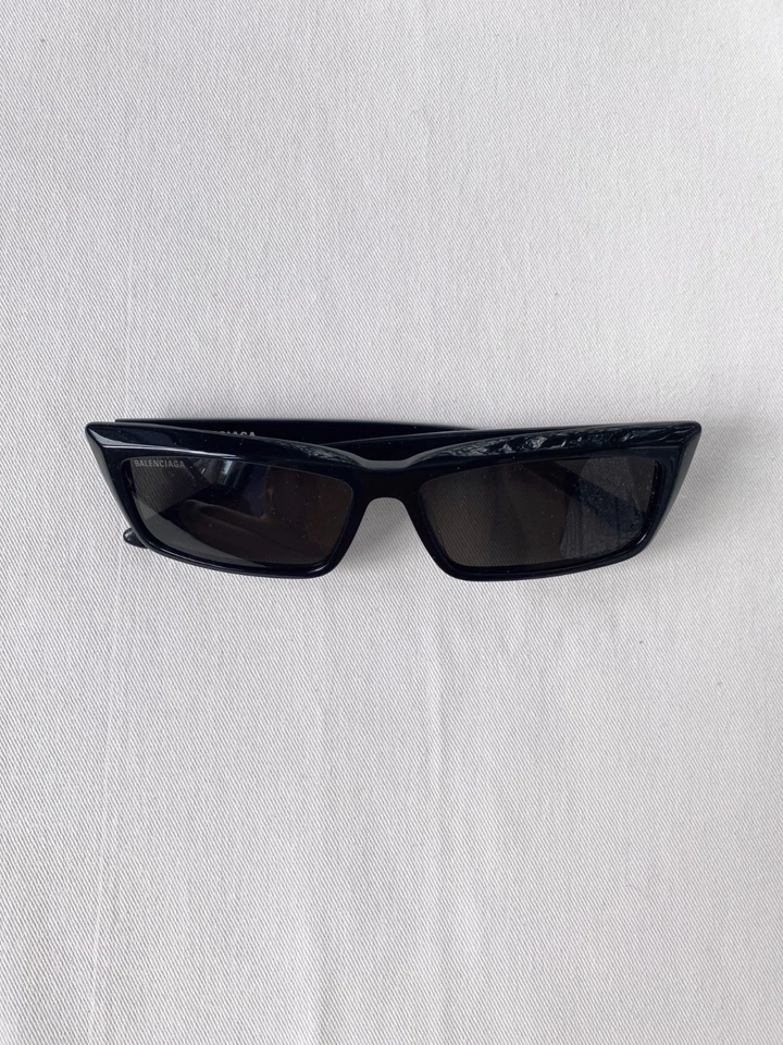 Gafas de sol Balenciaga negras BB0047S 001 para mujer, 150 mm como nuevas sin defectos visibles Foto 1 de 4