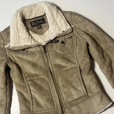 Chaqueta de gamuza sintética forrada Big Chill Sherpa talla S abrigo corto estilo aviador tostado Foto 1 de 4