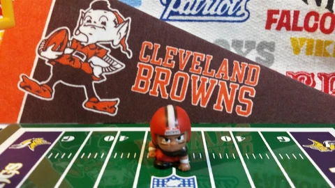 NFL Teenymates Cleveland Browns Lineman (LM/3-pt. stance) figure Cover