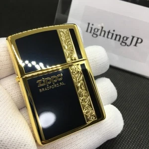 Encendedor de procesamiento de doble cara de latón con inserción de oro negro arabesco con logotipo Zippo - Imagen 1 de 17