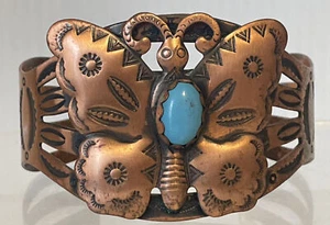 SOLID COPPER CUFF BRACELET BUTTERFLY TURQUOISE VINTAGE 1.5” WIDE HAND TOOLED. - Bild 1 von 9