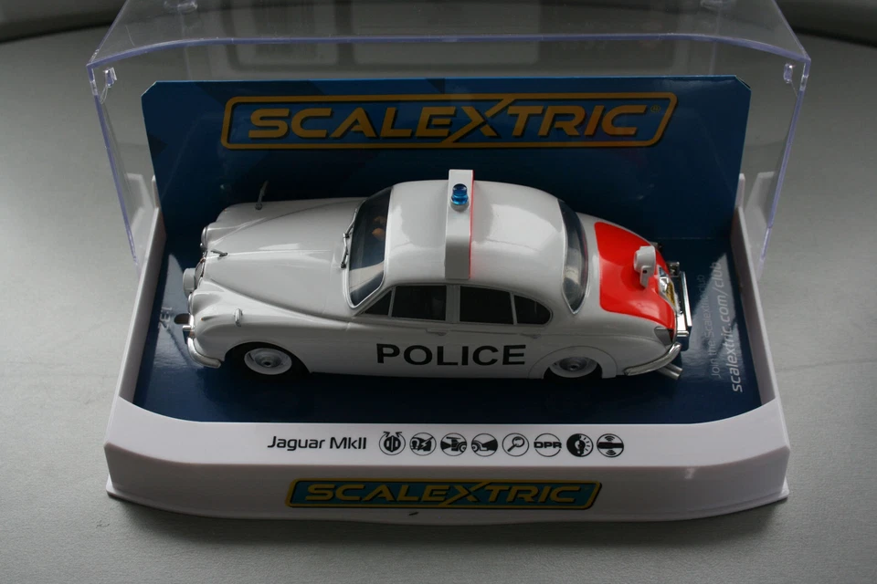 Scalextric C4420 Jaguar Mk II Polizei