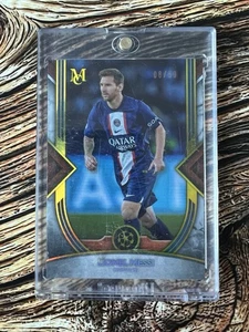 2022-23 Topps Museum Collection UEFA Champions League Lionel Messi PSG #08/50 - Bild 1 von 3