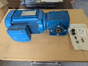 SEW Eurodrive Hollow Bore Gearmotor WA30DRE80M2/LN 1 HP 244 RPM Output - Picture 1 of 6