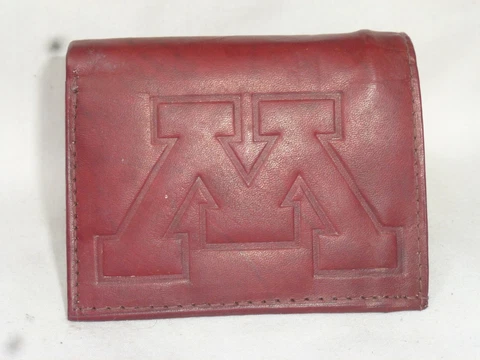 MINNESOTA GOLDEN GOPHERS   Leather TriFold Wallet   NEW  dkb z lw Cover