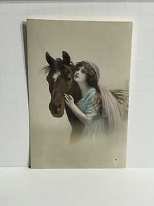 Hübsche Dame posiert mit Pferd Postkarte A91 - Bild 1 von 2