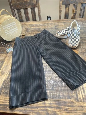 Women’s 6 White House Black market black & white pinstriped wide leg crop Pants - Image 1 of 4