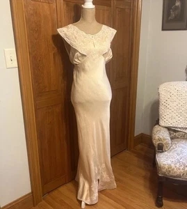 Vintage 1940's Blush Peach Silk & Lace Bias Cut Nightgown Size Medium - Picture 1 of 20