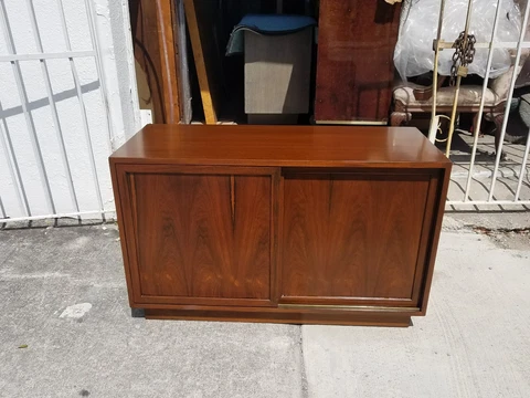 STUNNING MID CENTURY HARVEY PROBBER ROSEWOOD SLIDING DOOR CABINET Cover
