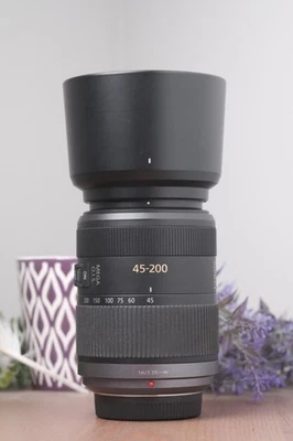 Panasonic Lumix G Vario 45-200mm f/4.0-5.6 Aspherical Mega O.I.S Zoom Lens - Image 1 of 4