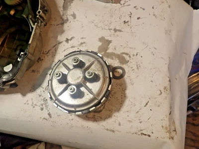 Корзина/ступица/пластина сцепления 1989 Yamaha YSR 50 в сборе - Изображение 1 из 4