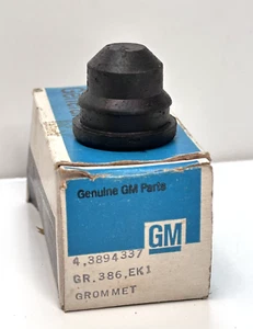 1965-1970 Corvette 302 350 396 427 454 NOS Valve Cover Grommet GM 3894337 - Picture 1 of 4