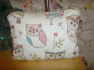 ZIPPED COSMETIC PURSE IN CARTOON OWL PRINT COTTON 21cm x 16cm - Picture 1 of 3