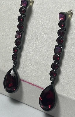 Pendientes colgantes Givenchy Gunmetal rojo/rosa estrás de colección Foto 1 de 4